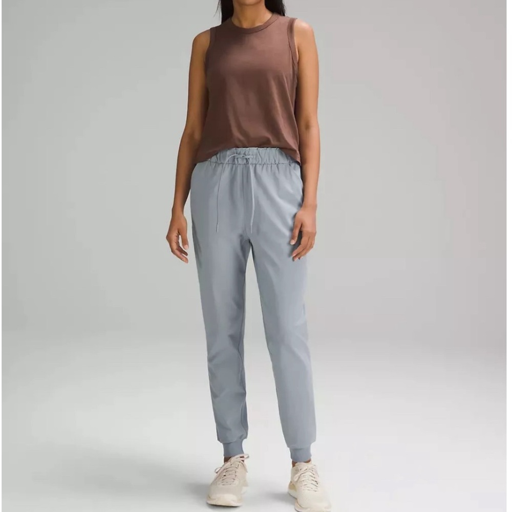 Lululemon - stretch high rise jogger (stage grey)